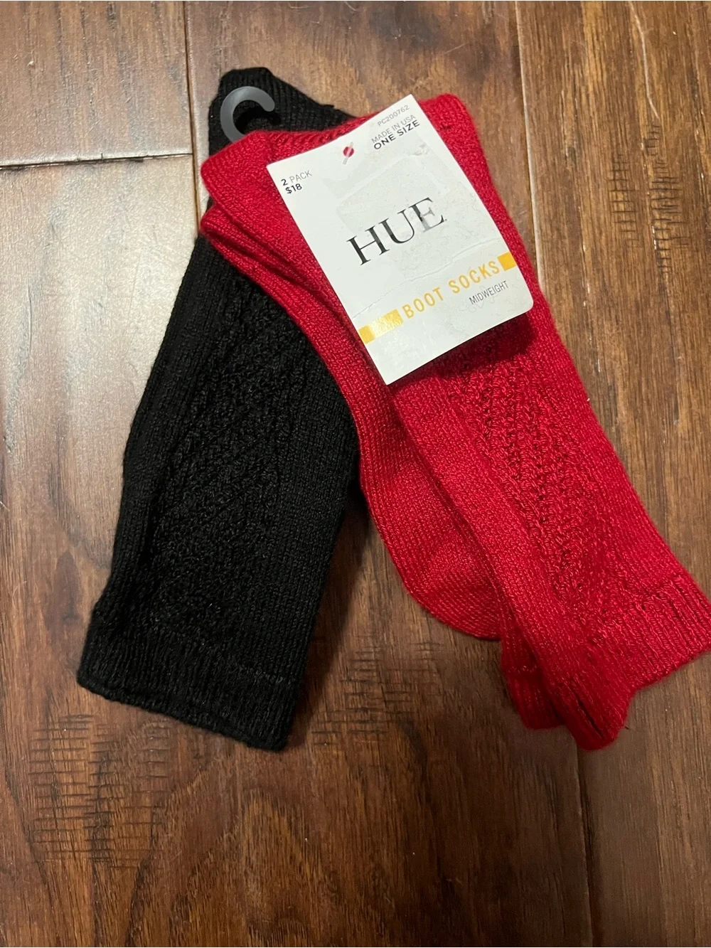 Hue Women's Seed Stitch Boot Socks, Pack of 2 Pair Red/Black One Size MSRP $18